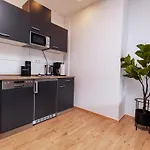 Vivid & Red - Netflix - - Wifi - 4 Person Essen