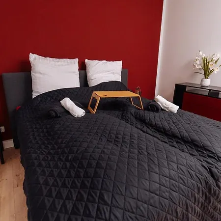 Vivid & Red - Netflix - - Wifi - 4 Person アパート エッセン