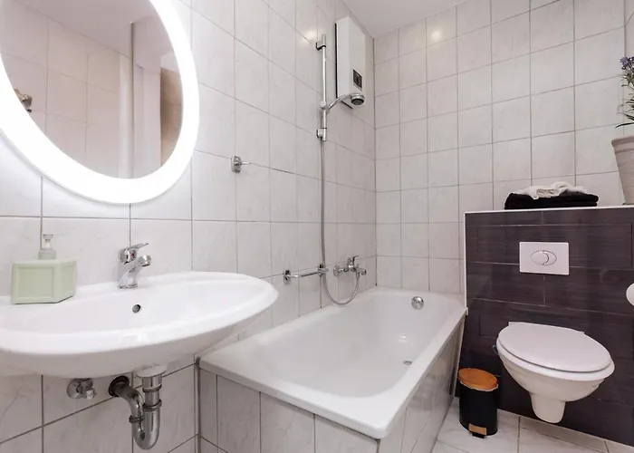 Vivid & Red - Netflix - - Wifi - 4 Person *