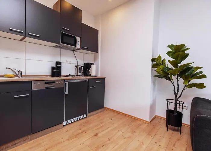 Vivid & Red - Netflix - - Wifi - 4 Person Essen