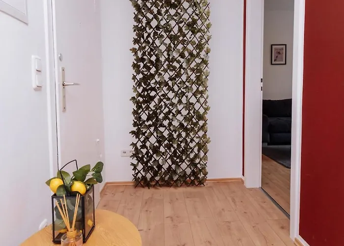 Vivid & Red - Netflix - - Wifi - 4 Person アパート *